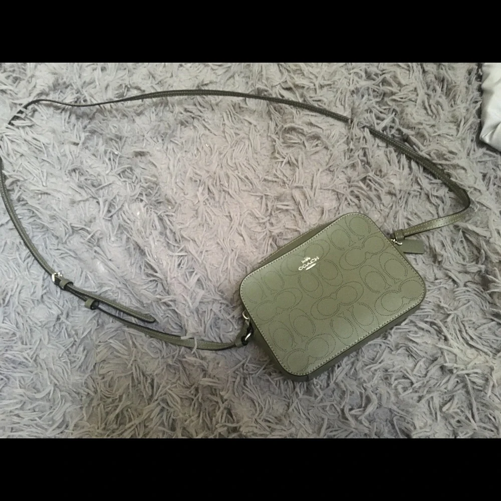 Coach purse green - Picture 2 of 2